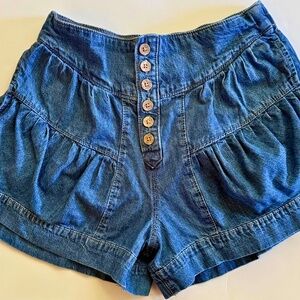 🛍️ Free People High-Rise Denim Shorts – Button Front